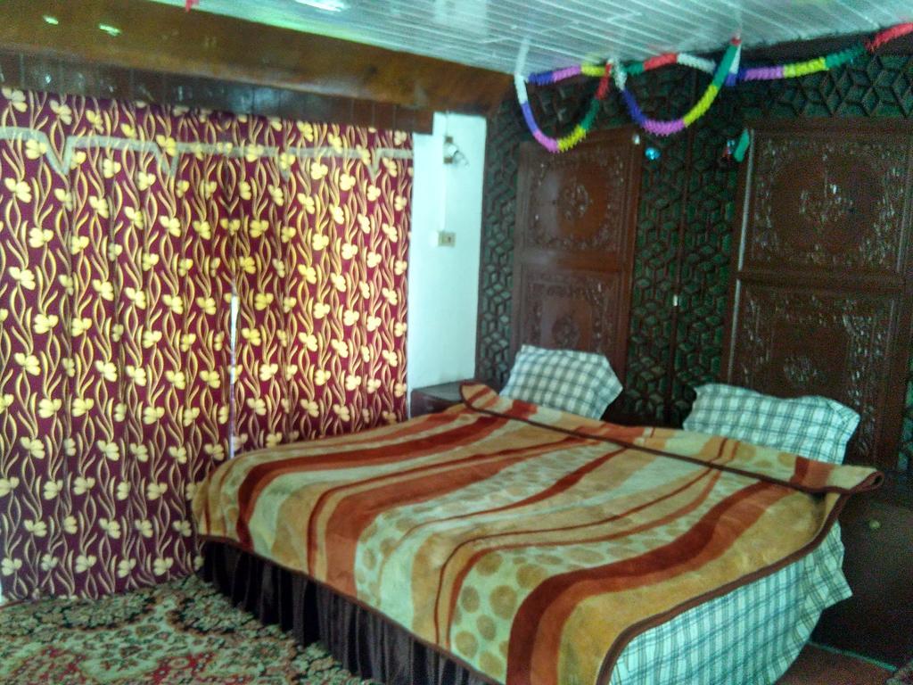 Shalimar Hotel Srīnagar Esterno foto
